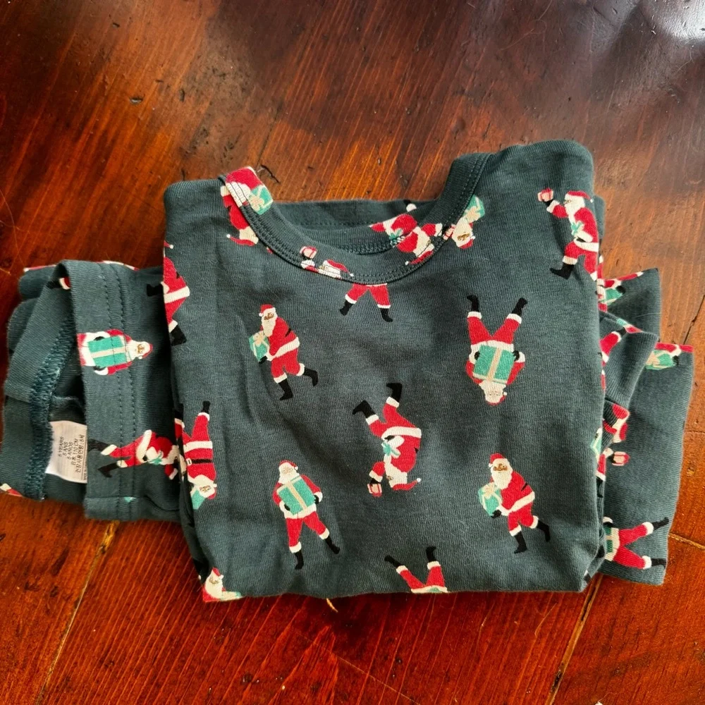 GAP Kids Santa Pajama Set -Green.‎ 5T